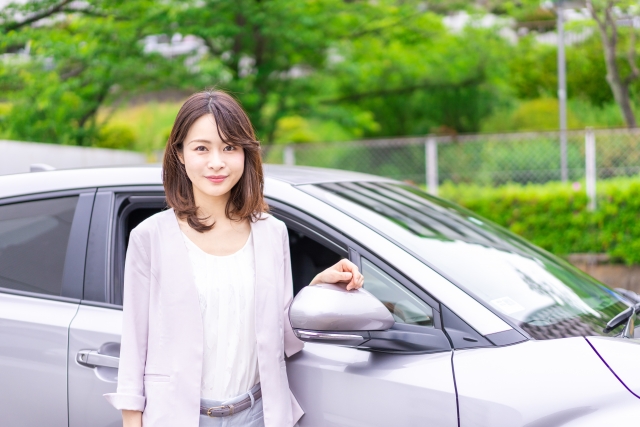 自動車と女性