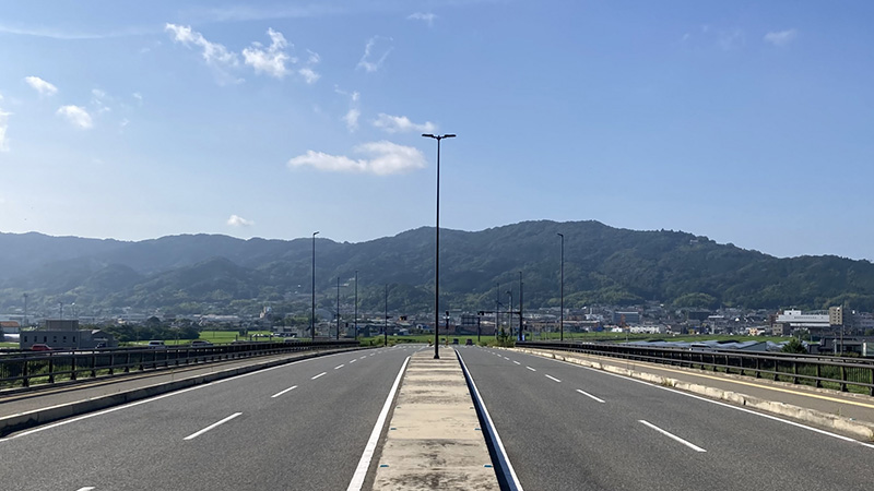 神代橋から見る耳納連山の写真